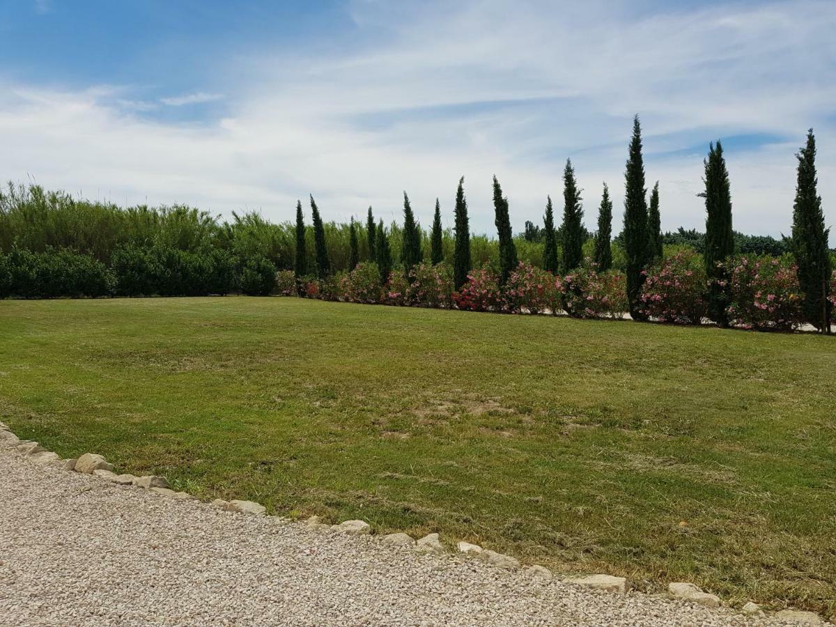 Le Mas Saint Jean Mezoargues Bagian luar foto