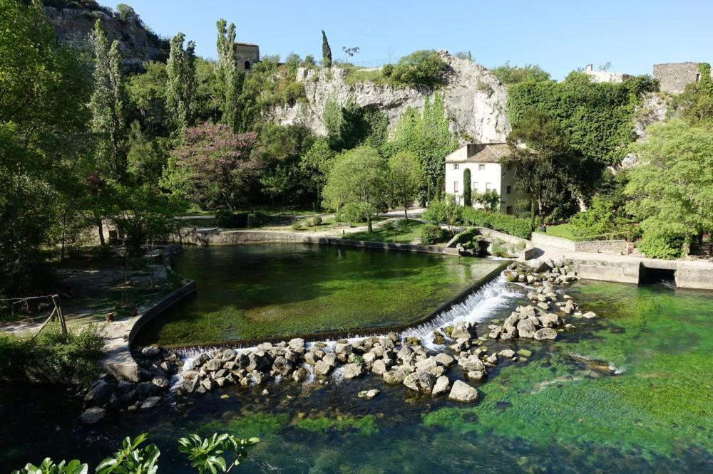 Le Mas Saint Jean Mezoargues Bagian luar foto